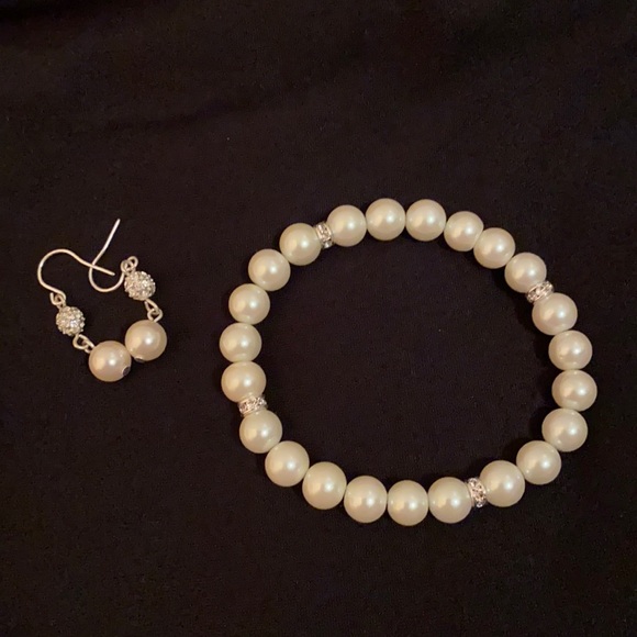 Jewelry - Pearl and rhinestone earring and bracelet set